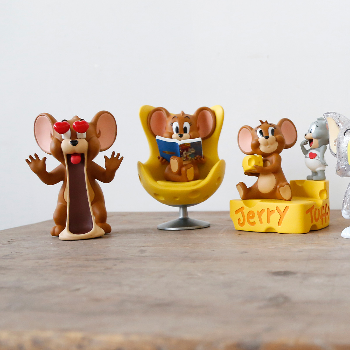 トムとジェリー ジェリー読書の時間スタチュー - TOM AND JERRY
