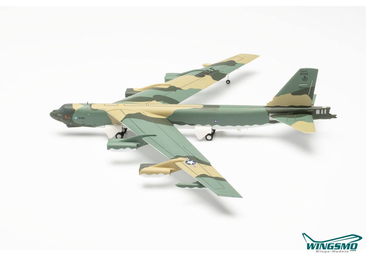 Herpa Wings US Air Force Boeing B-52G Stratofortress 596th Bomb