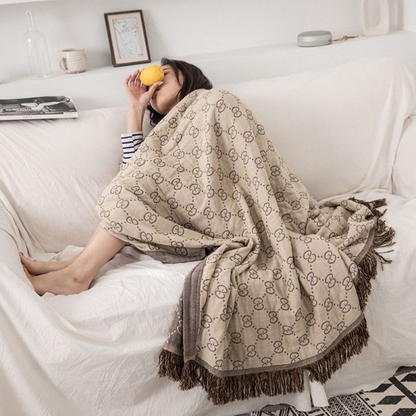 ブランド FENDI 毛布 掛けブランケット ひざ掛け フェンディ