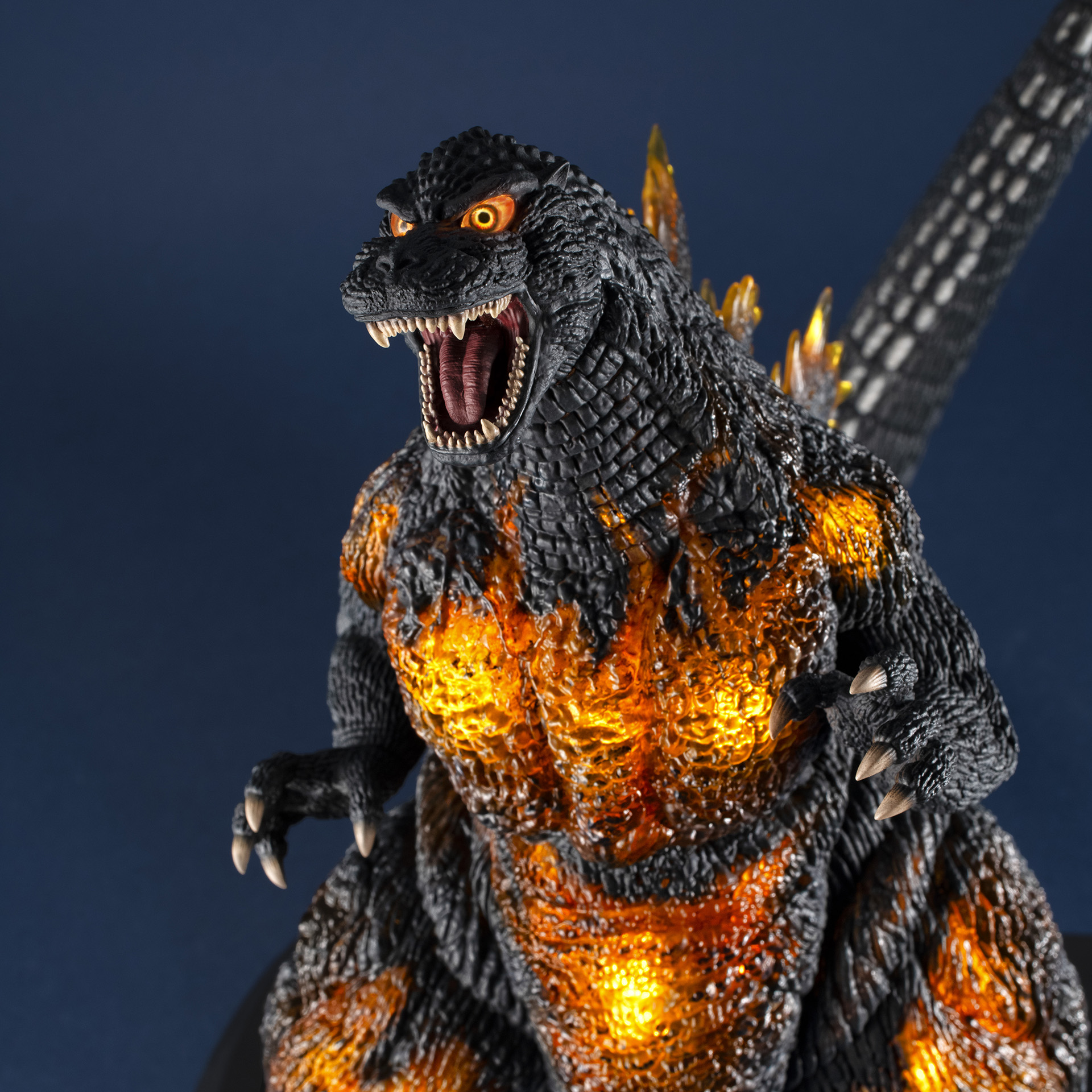メルトダウン寸前のゴジラを立体化。「UA Monsters ゴジラ(1995)」が8