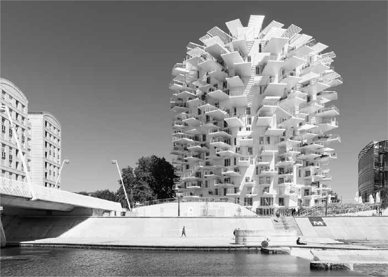 藤本 壮介 - Between Nature and Architecture「LʼArbre Blanc」：東西