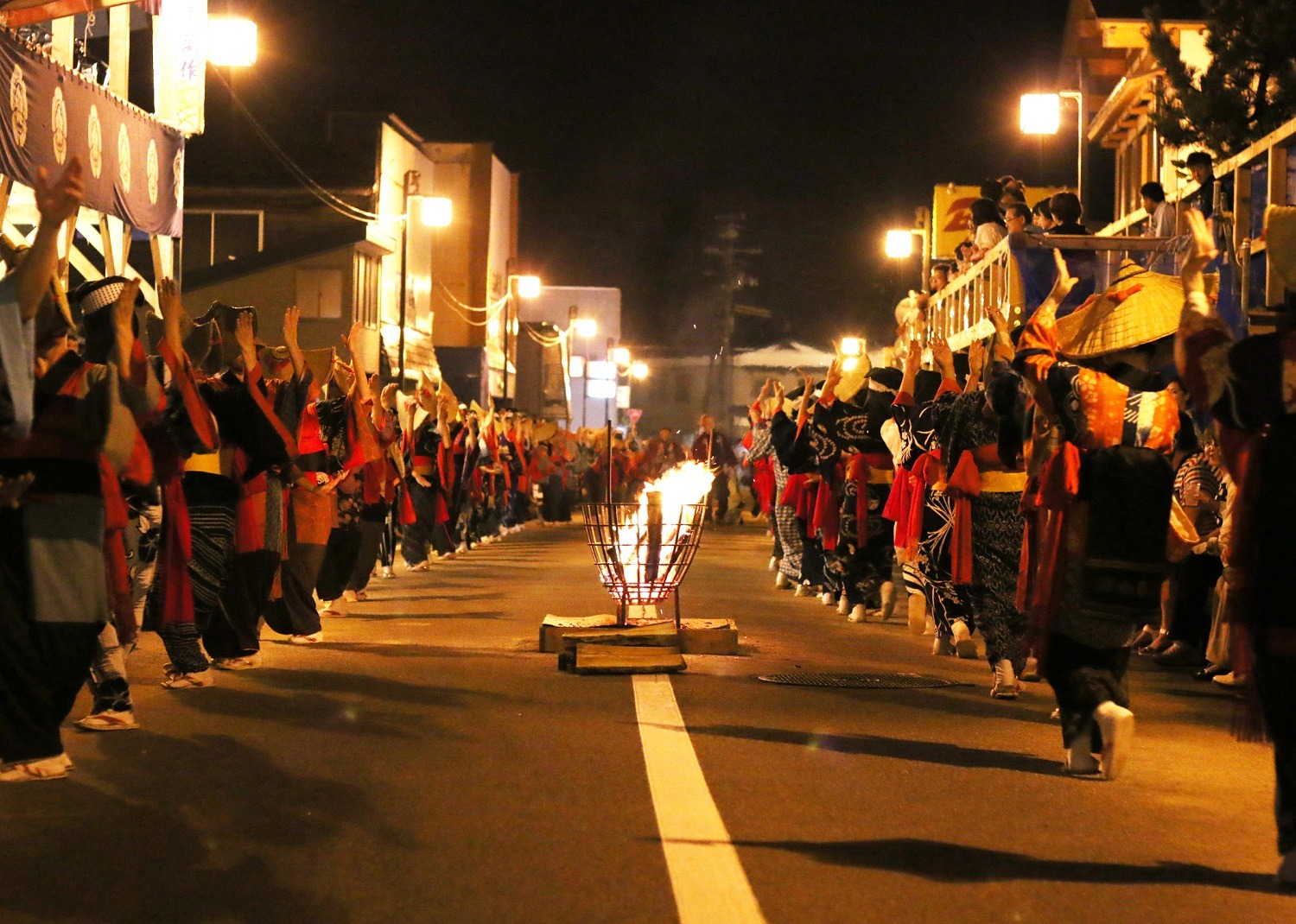 豪華絢爛・幽玄の世界が広がる東北屈指の夏まつり｜特集 | 旅東北
