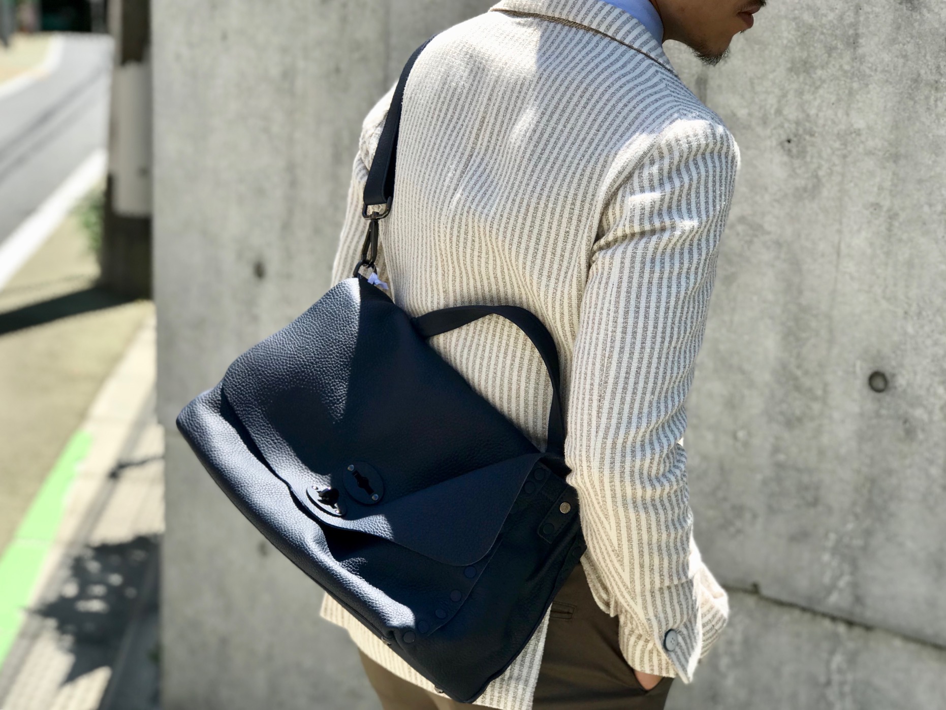 特別レザーのPOSTINA M＋を細かくチェックします。 - Jedia｜TOKYOlife