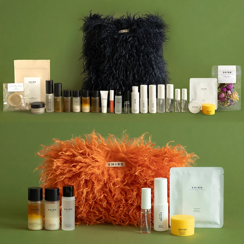 SHIRO(シロ)〉2025年ホリデーコレクション。限定ファートートバッグ