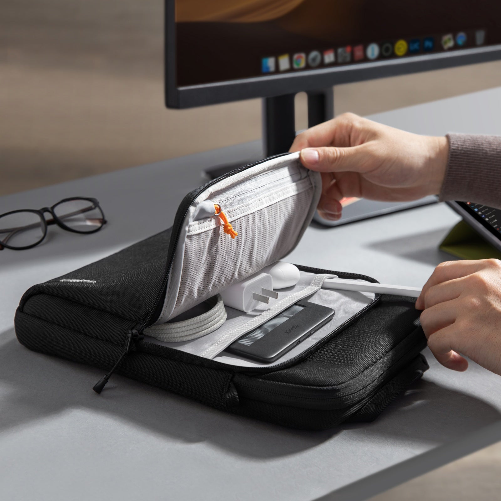 DefenderACE-B03 Tablet Shoulder Bag for 10.9-13 inch Ipad