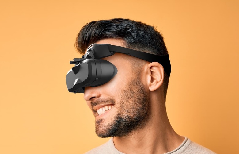 8K HDR対応の軽量VRヘッドセット『MeganeX superlight 8K』25万円で