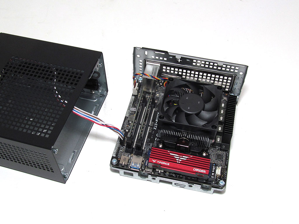 ASRock DeskMini A300 (Ryzen 5 2400G) Review - A look Inside