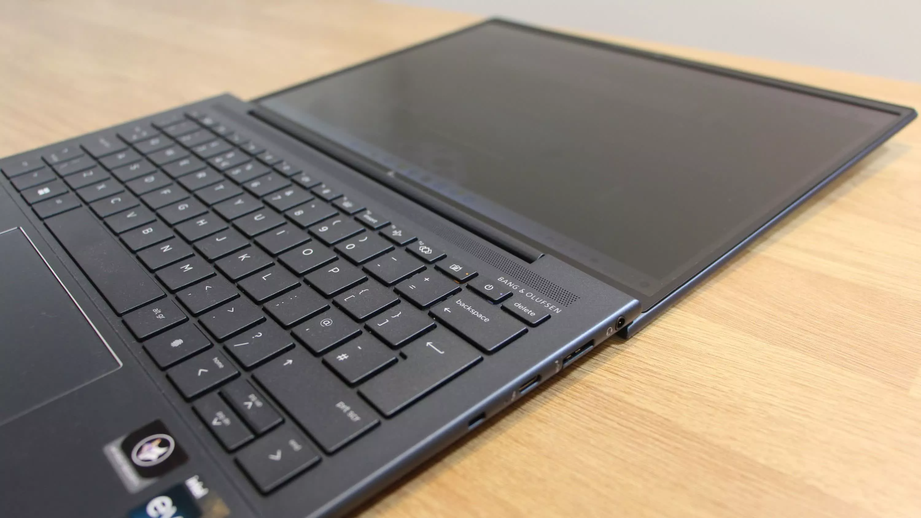 HP Elite Dragonfly G3 Review | TechSpot