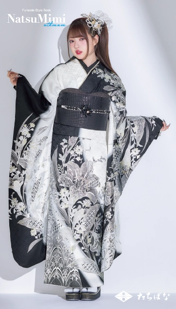 MINAMIちゃん着用“NatsuMimi”の振袖-白黒|ハタチ記念の新作振袖ご紹介 NAT-