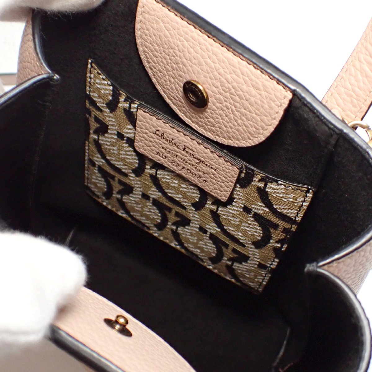 Salvatore Ferragamo】サルヴァトーレ フェラガモ 2WAYバッグ AU-22
