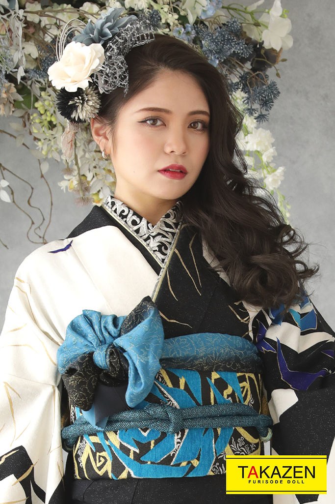 格安モード 黒/白/ブルー(青) バラ柄 派手 カッコイイ振袖 豪華目立つ