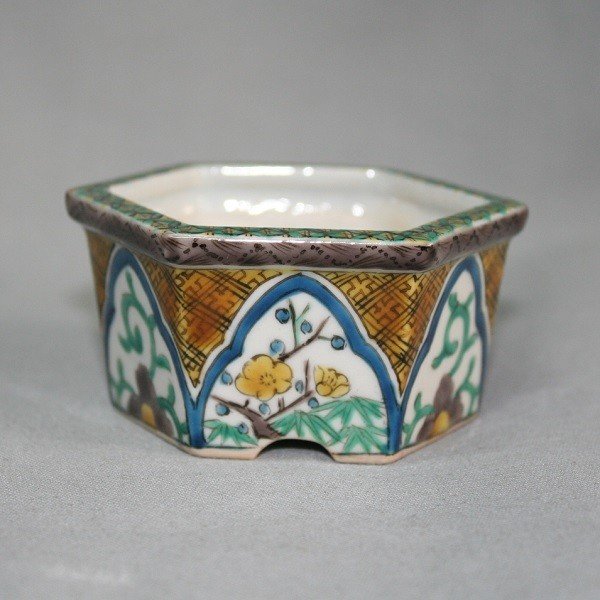 九谷焼盆栽鉢の販売通販専門店：九谷焼(瑛生)枠取り花唐草文様2.5号