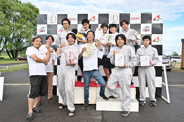 玉川大学チーム、ソーラーカー＆グリーンフリートカーラリー「WORLD