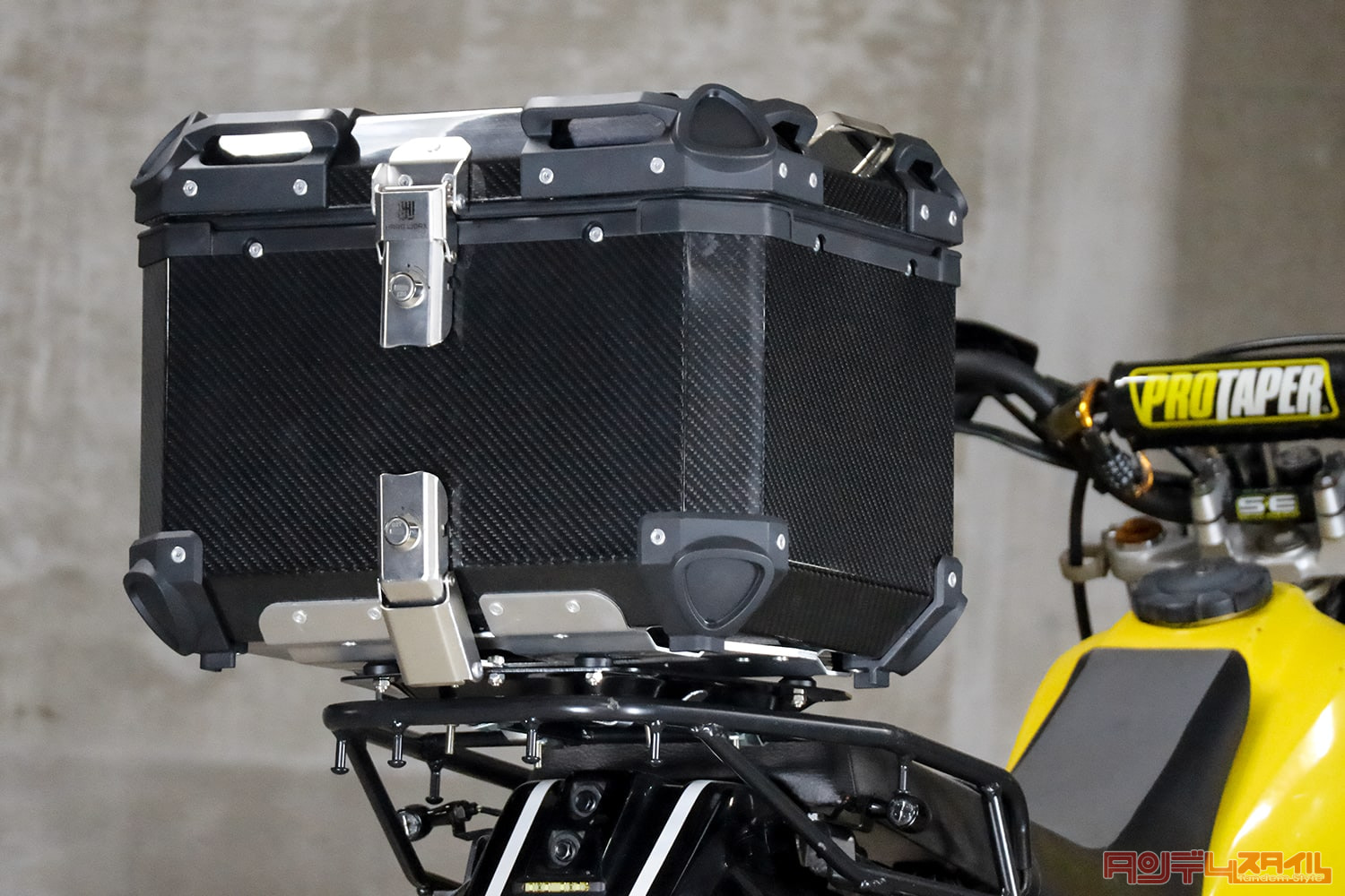 圧倒的な軽量化と強靭なボディを備えたカーボン製トップケース登場