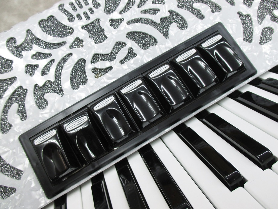 TOMBO J-80C 【アコーディオン】 - 谷口楽器