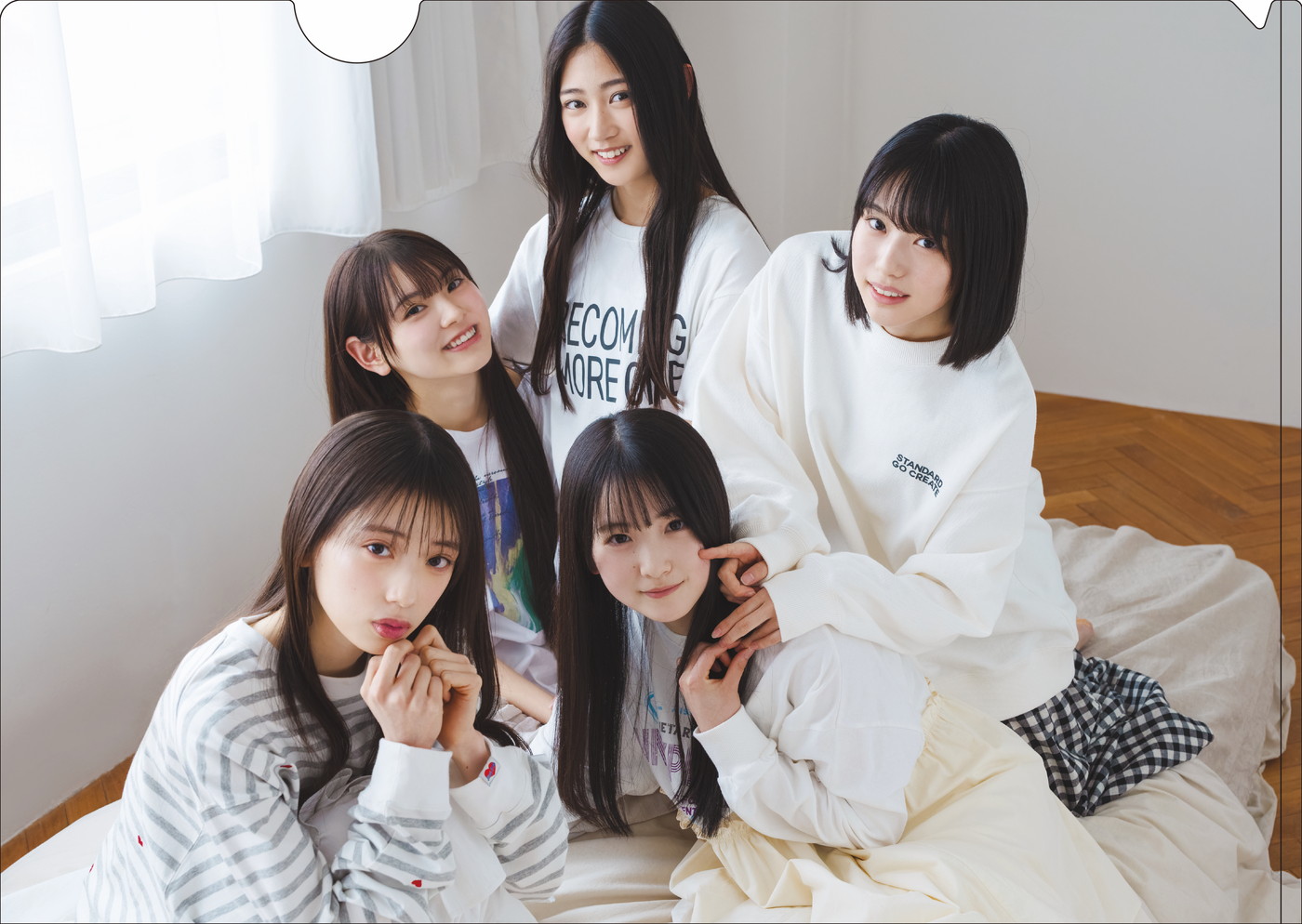 乃木坂46・6期生『B.L.T.』表紙に11人全員が登場！“46問46答”の