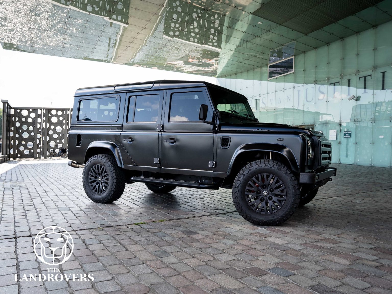 Land Rover Defender - Urban Stealth - The Landrovers -
