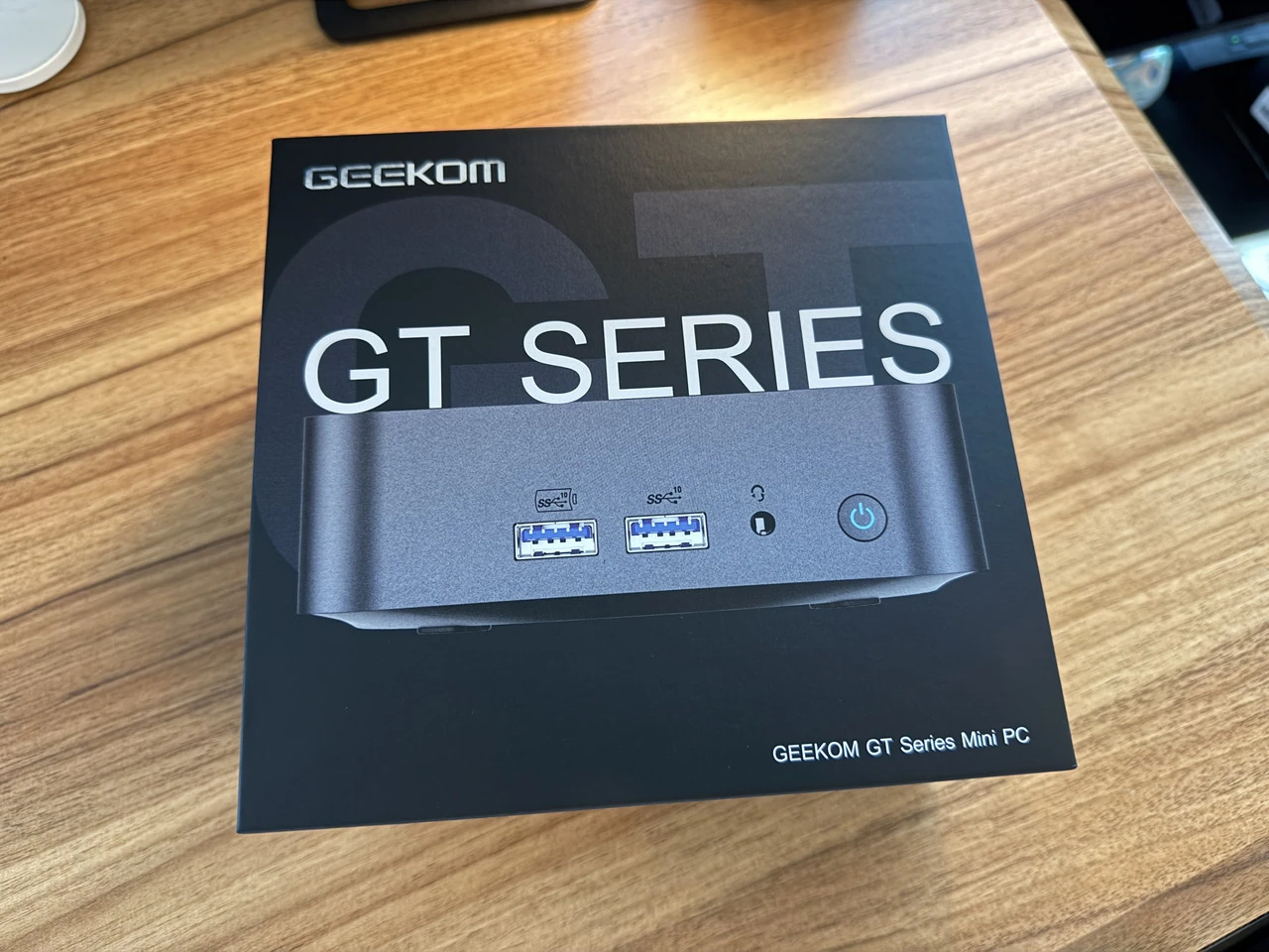 GEEKOM GT13 Pro』レビュー、USB 4 Gen 3搭載、高級感のあるデザインも