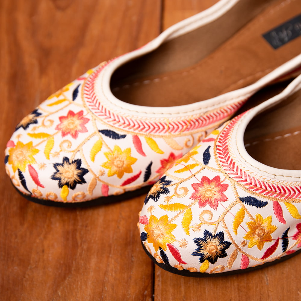 ゴージャス刺繍のマハラニフラットシューズ の通販 - TIRAKITA.COM