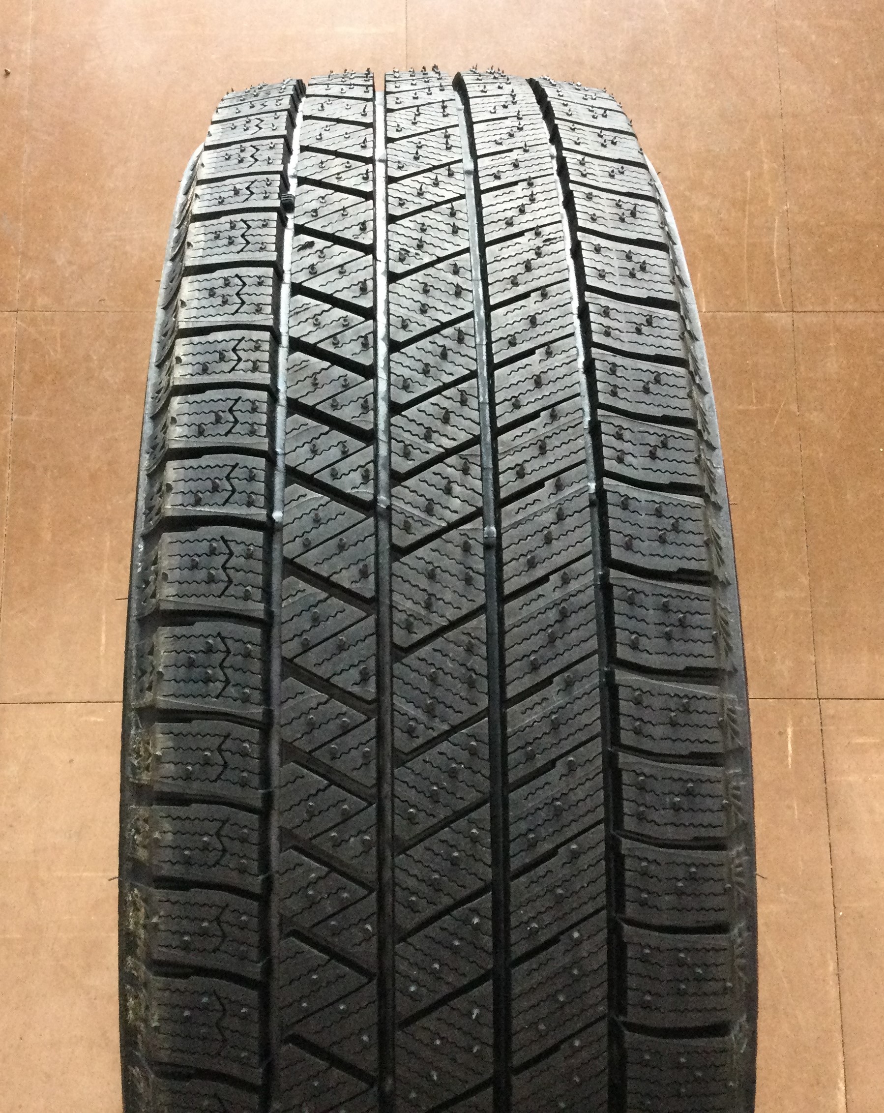 16インチ 未使用スタッドレスタイヤ ブリヂストン ブリザック VRX3 195