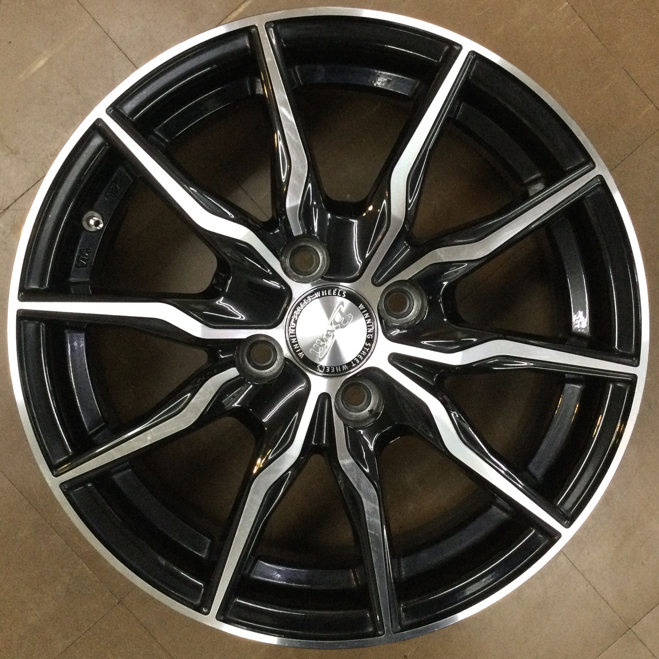 sth0140 中古 ビッグウエイ B-win KRX 15インチ アルミホイール4本