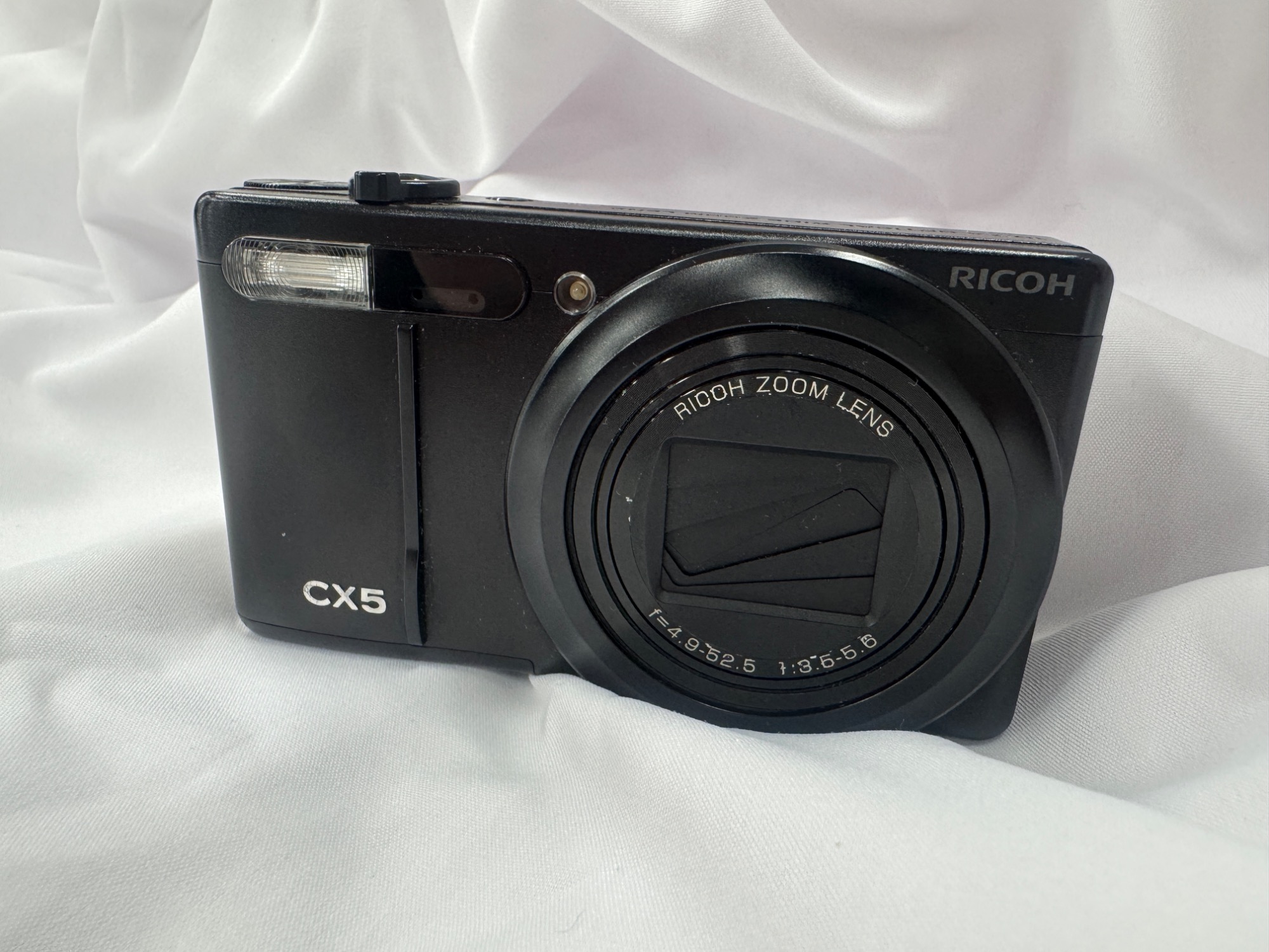 RICOH (リコー) よりコンパクトデジタルカメラ CX5 のご紹介です