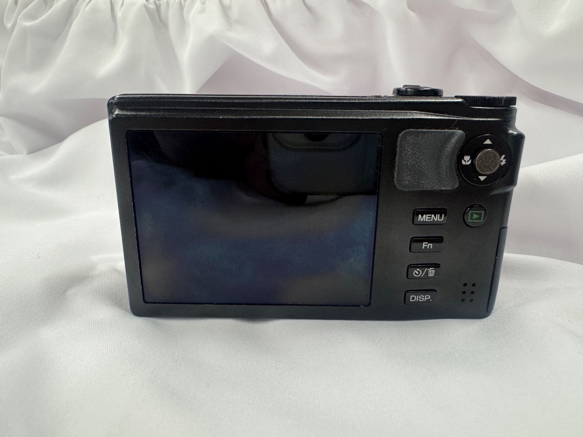 RICOH (リコー) よりコンパクトデジタルカメラ CX5 のご紹介です