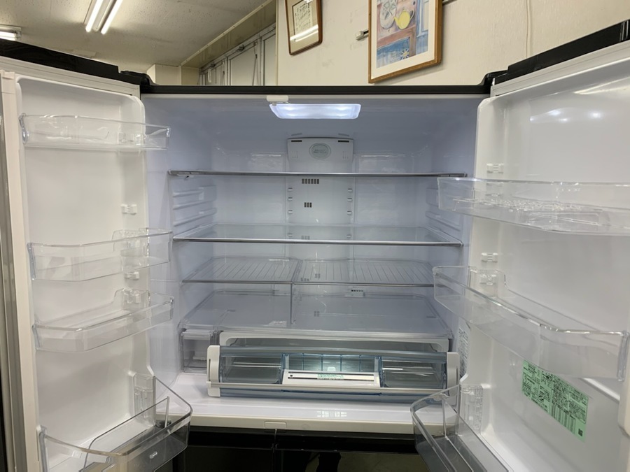 HITACHI 4ドア冷蔵庫 シルバー 2011年式 HITACHI 4ドア冷蔵庫 シルバー