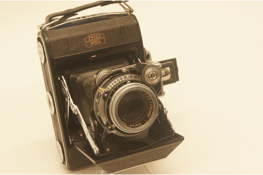 1930年代の遺産!!ZEISS IKON社のカメラが入荷!!【幕張店】｜2020年09月