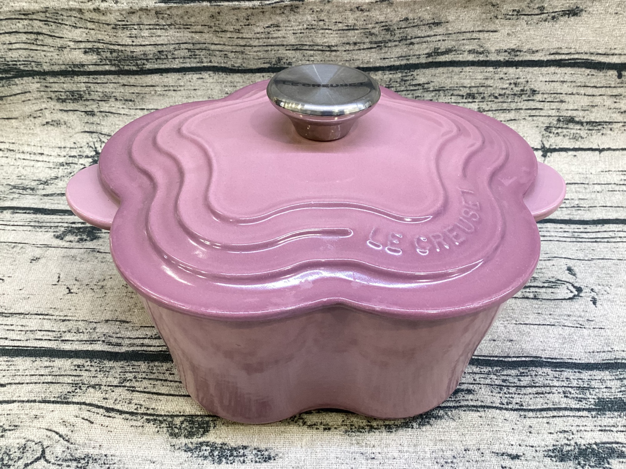 ルクルーゼフルール花形 鍋 ピンク ル・クルーゼ フレール 鍋 希少
