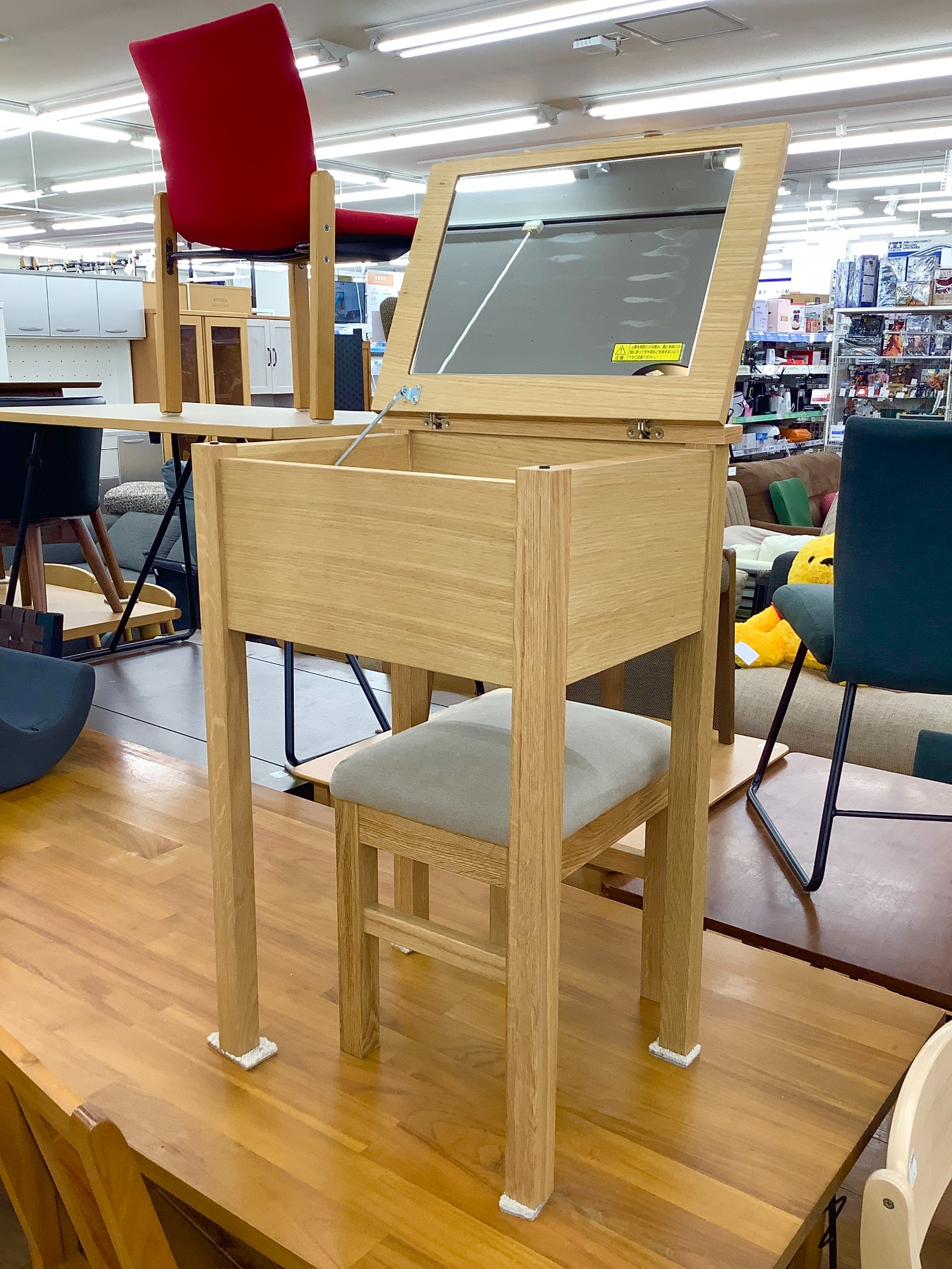 無印良品のイス付ドレッサーを入荷いたしました！｜2023年07月03日