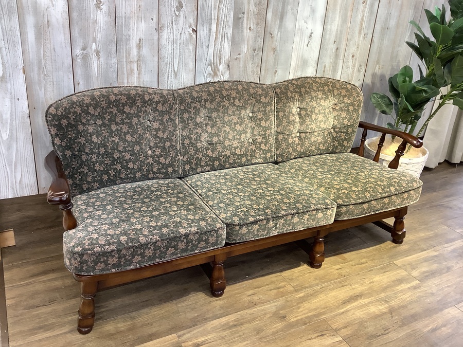 karimoku（カリモク）】昔から変わらないデザイン。コロニアルの3人