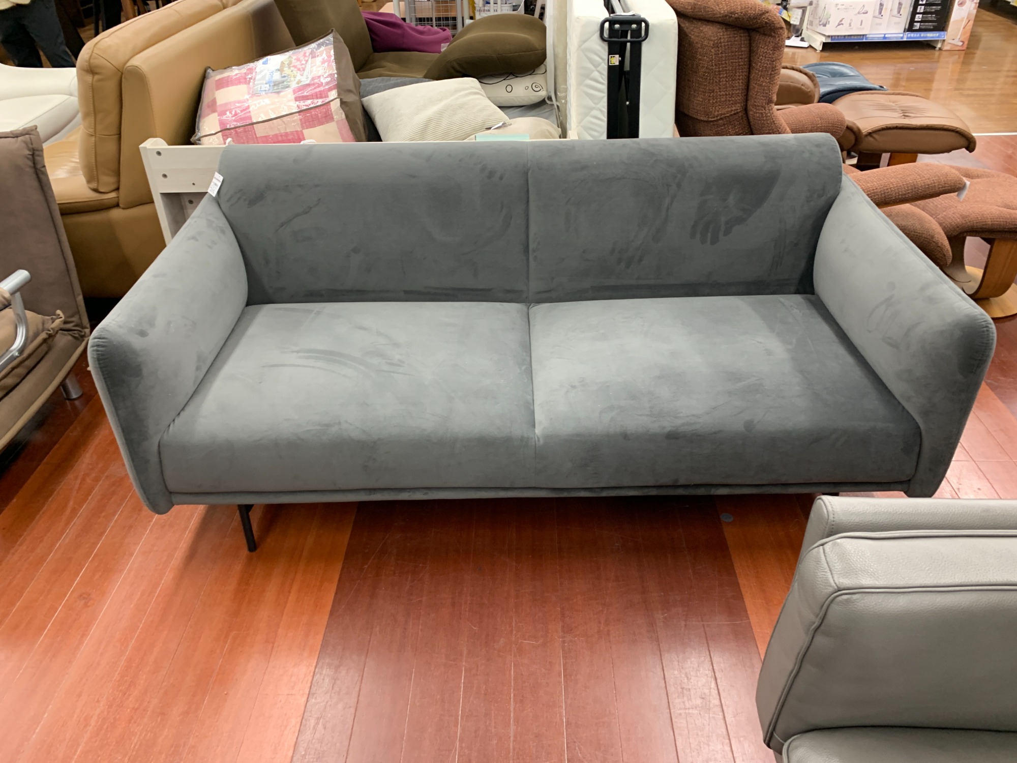 本日はBoConcept（ボーコンセプト）の2.5人掛けソファーMODENA（モデナ