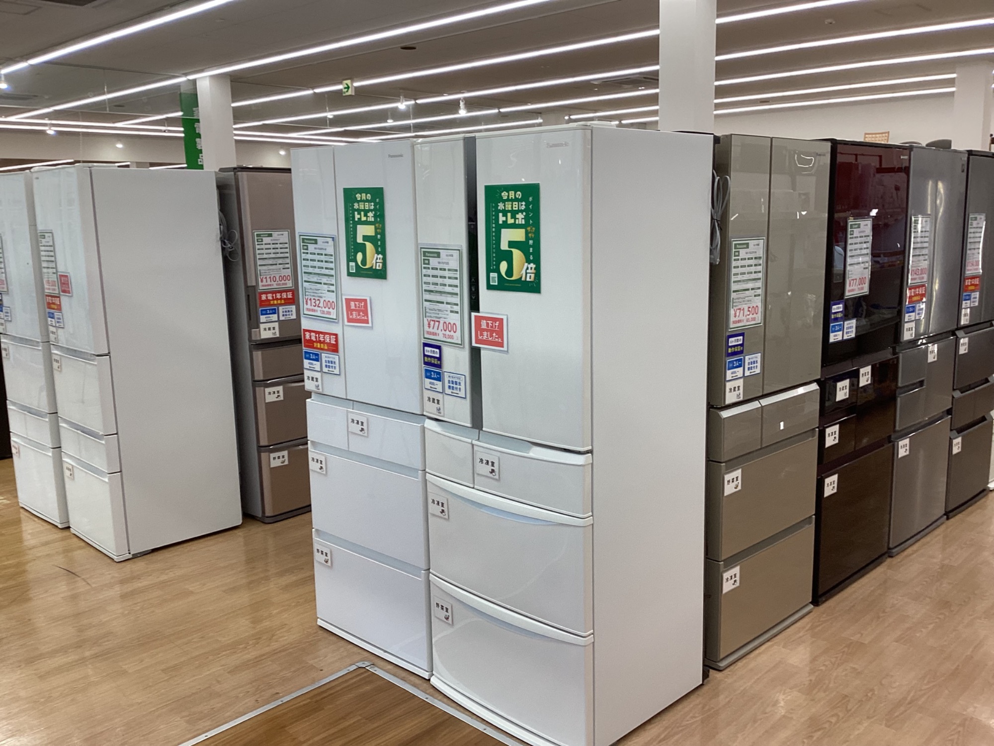 AQUA（アクア）】インテリアにもなる木目調の512Lの大型冷蔵庫（AQR