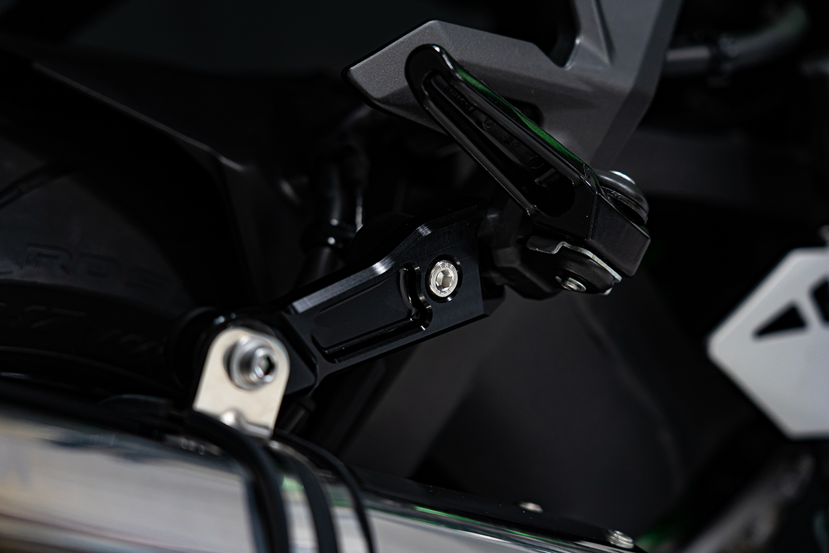 トリックスター / Z H2/SE(23-25)政府認証スリップオンマフラー IKAZUCHI