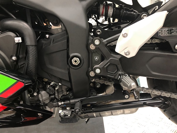 トリックスター / Ninja ZX-25R(21-22)(23-24)セットバックプレート