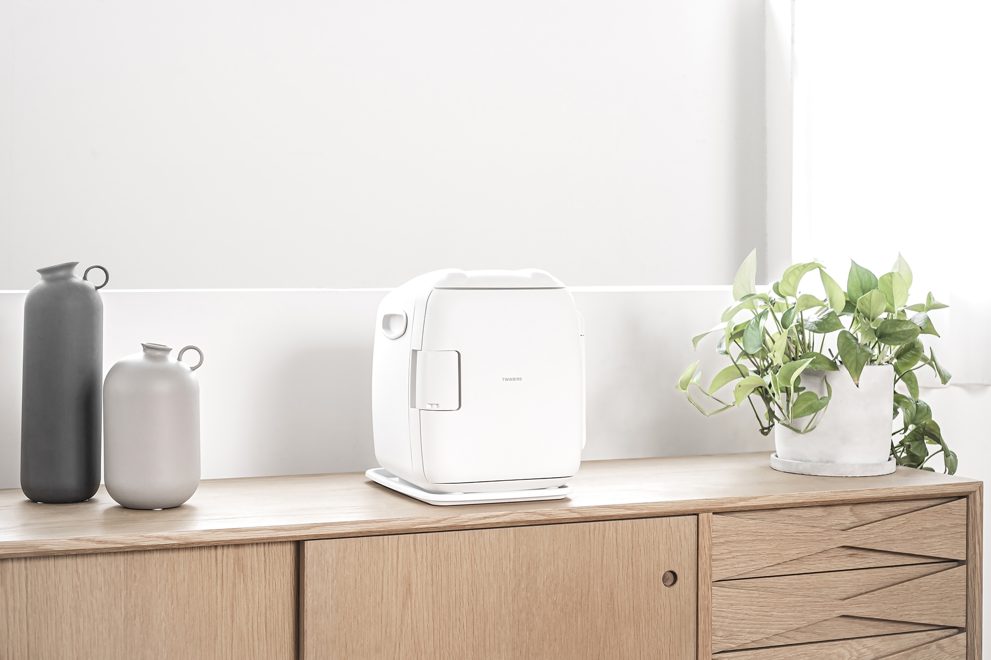 新製品 「2電源式保冷保温ボックス」を発表しました。 | 株式会社