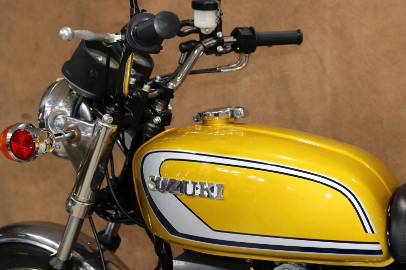 ゼクシオ8 UT＃3.4.5 フレックス：SR イエロー カラーカスタム