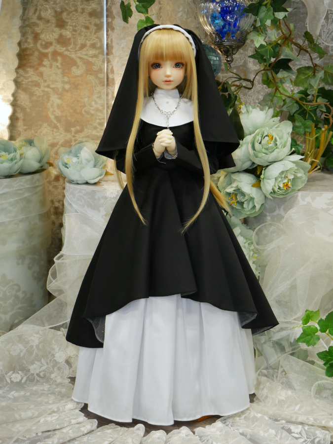 2025年6月28日より発売中♪ 「祈りの少女」「祈りの少女・ミニ」のご