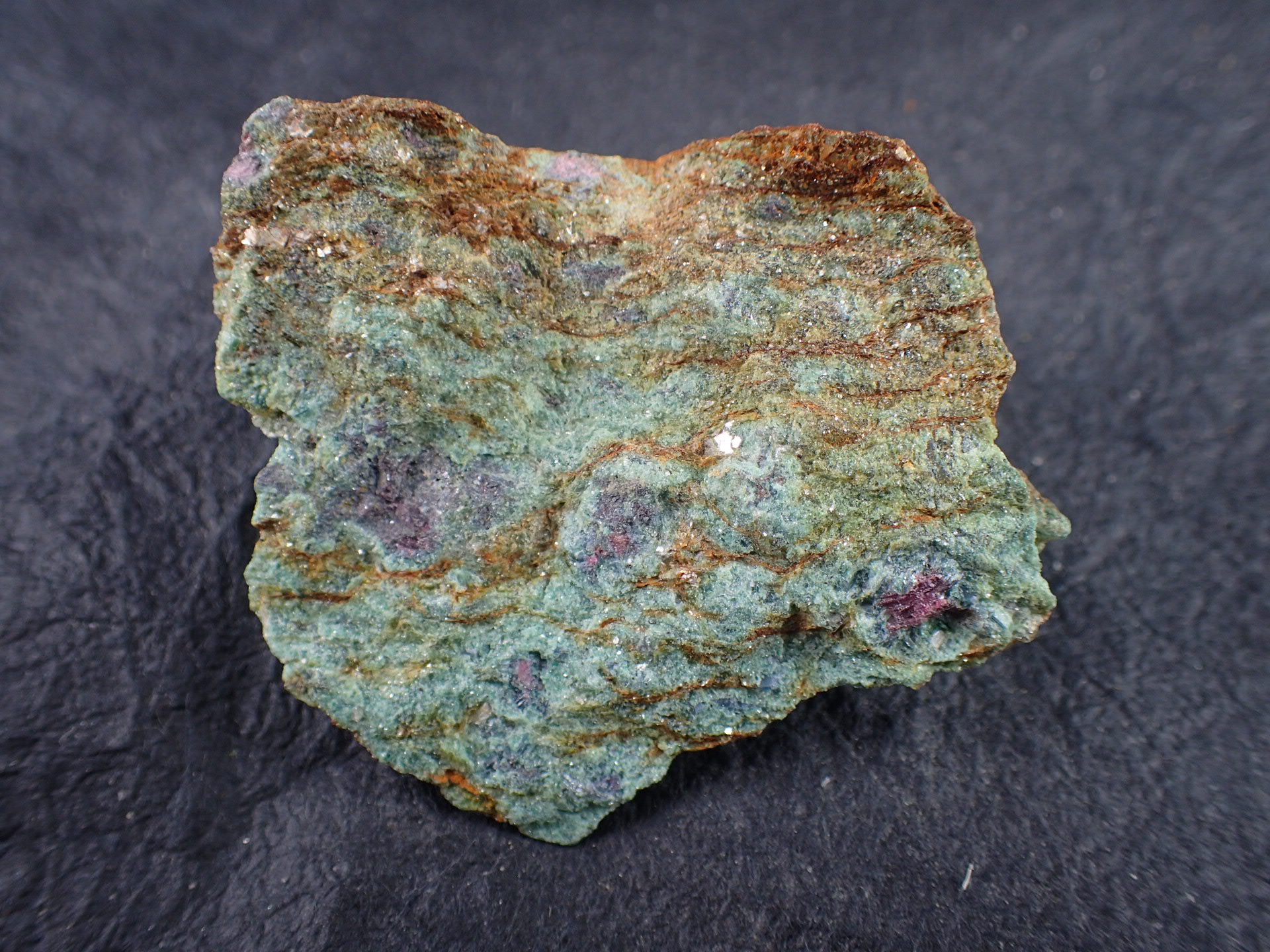 ルビー原石（コランダム、鋼玉） インド産 ｜石の販売専門店【vec