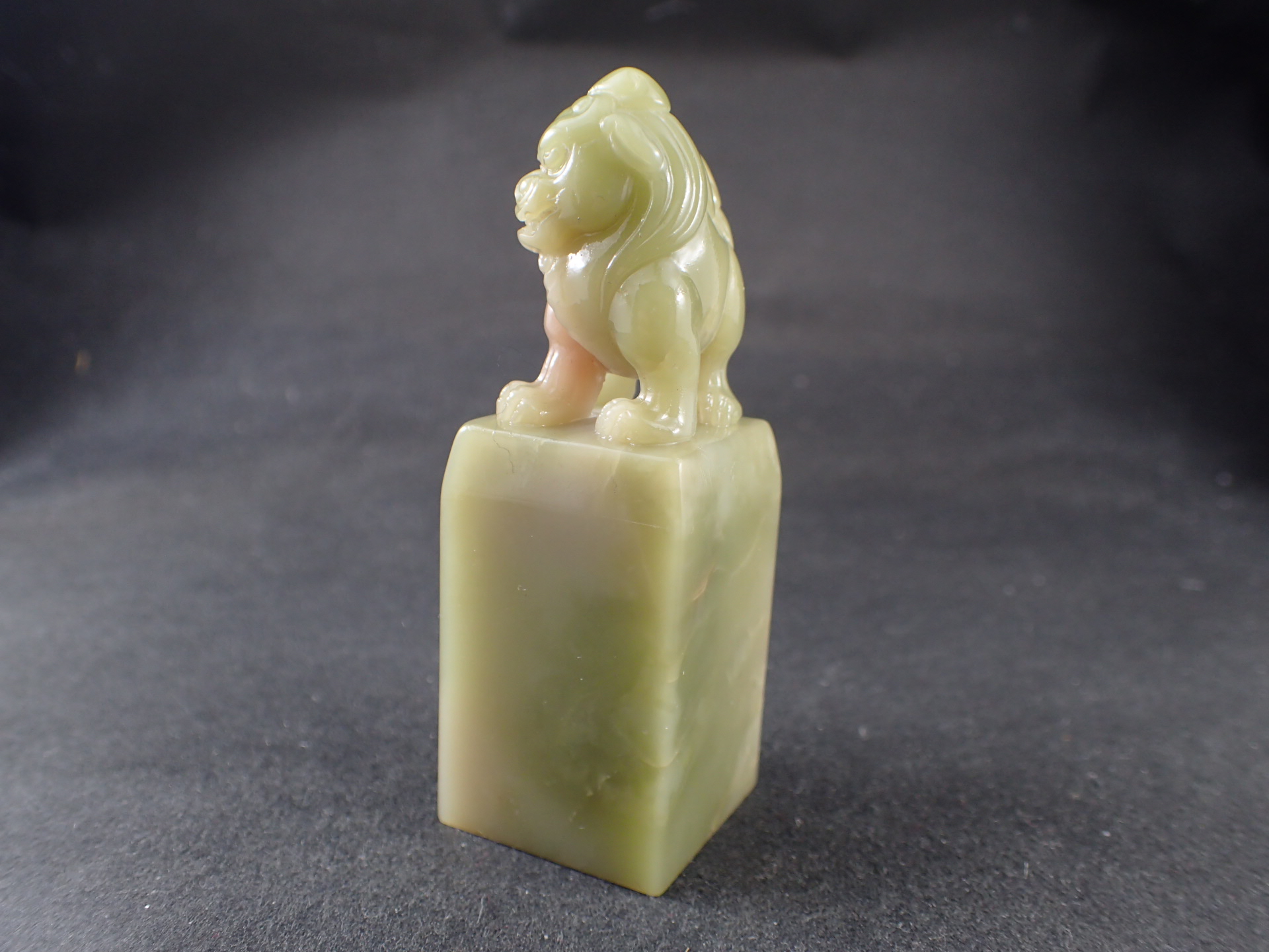 最高品質寿山石（高山石同尾緑)（吉祥善）彫刻品 马 铭生 氏 作 中国