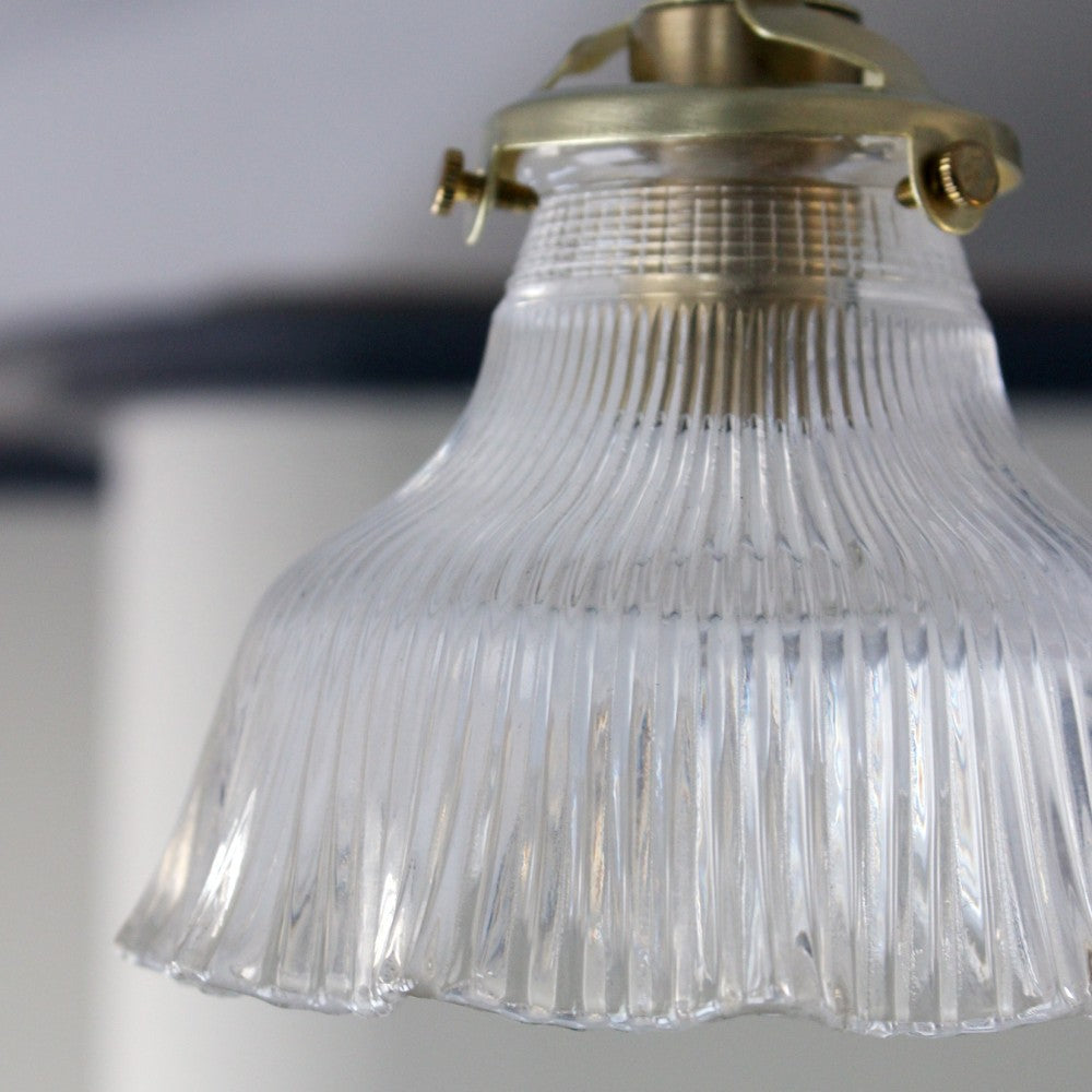 2月中旬入荷予定】フリルのように上品で可愛らしい ガラスシェードの