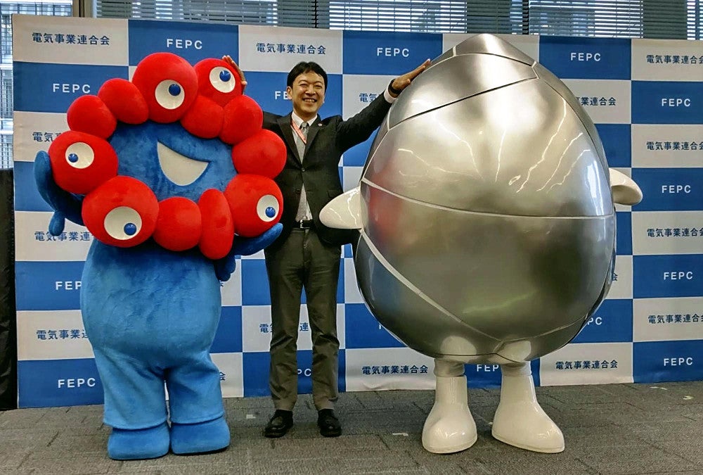 大阪万博:銀色の卵から白い手足…大阪万博「電力館」、キャラクター