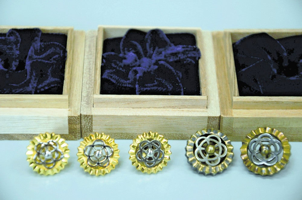 議員バッジ」金価格高騰で見直し進む…銀製変更や新人のみ配布の工夫も