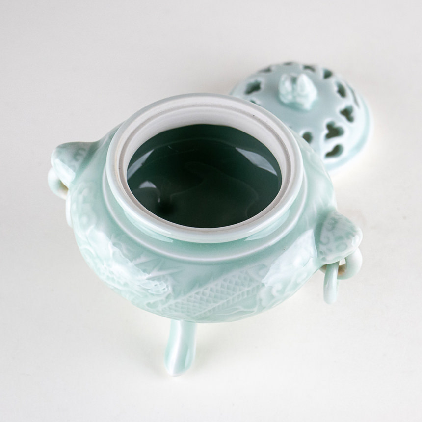 有田焼やきもの市場 | 有田焼 青磁龍彫 三つ足香炉（木箱入） | 美術品