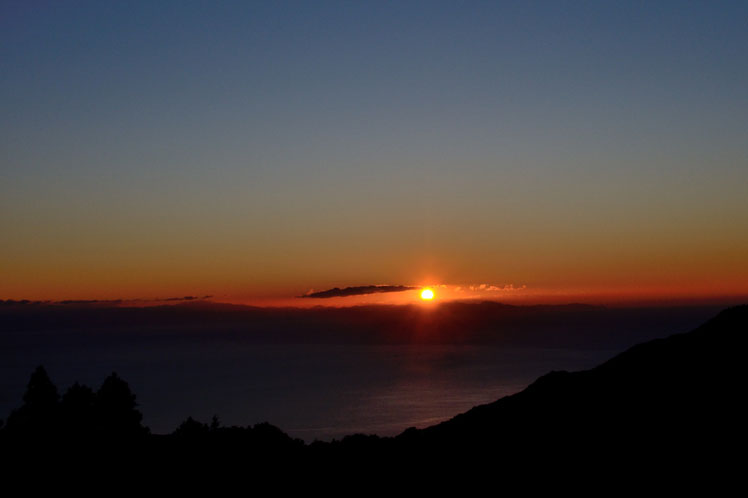 満観峰からの初日の出 | おいしい静岡茶の山一園