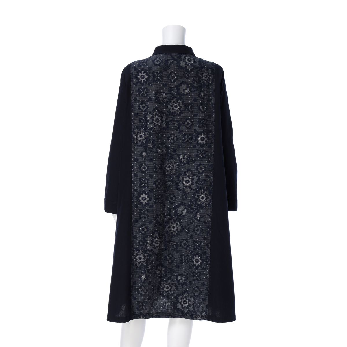 久留米絣】くりぬきポケットワンピース 桜霰（紺）×紺無地 | かぜと