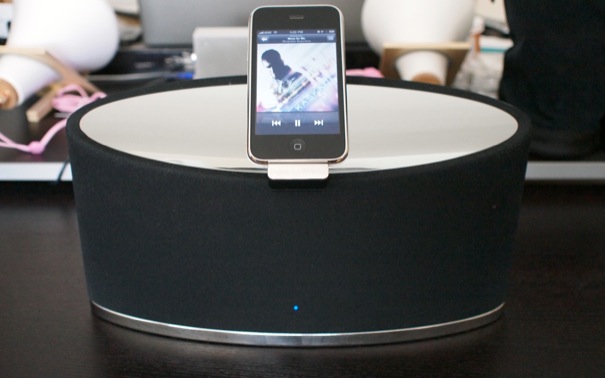 Big Sound From A Zeppelin Mini - Yanko Design