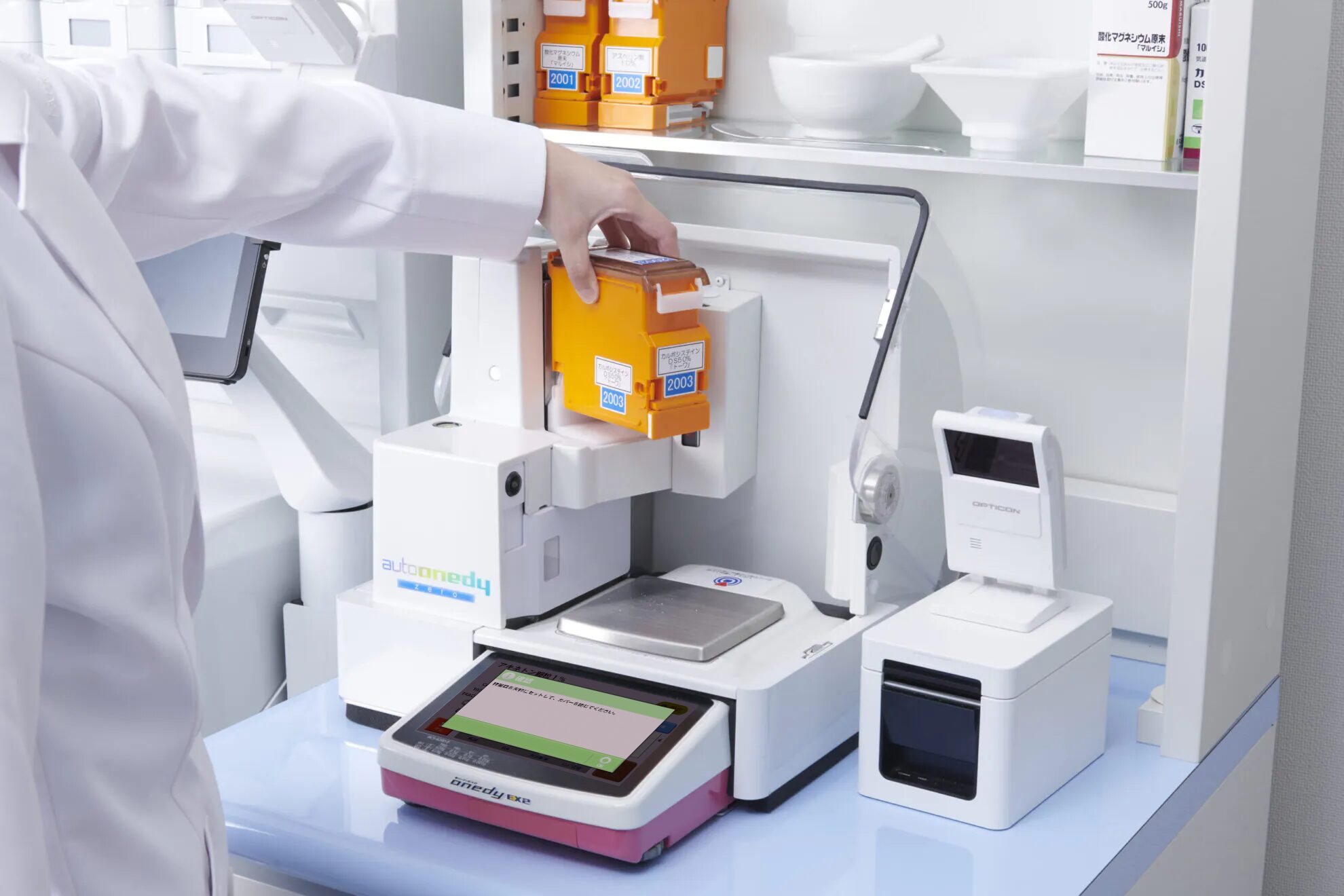 鑑査システム一体型自動散薬秤量機auto onedy-zero - YUYAMA : YUYAMA