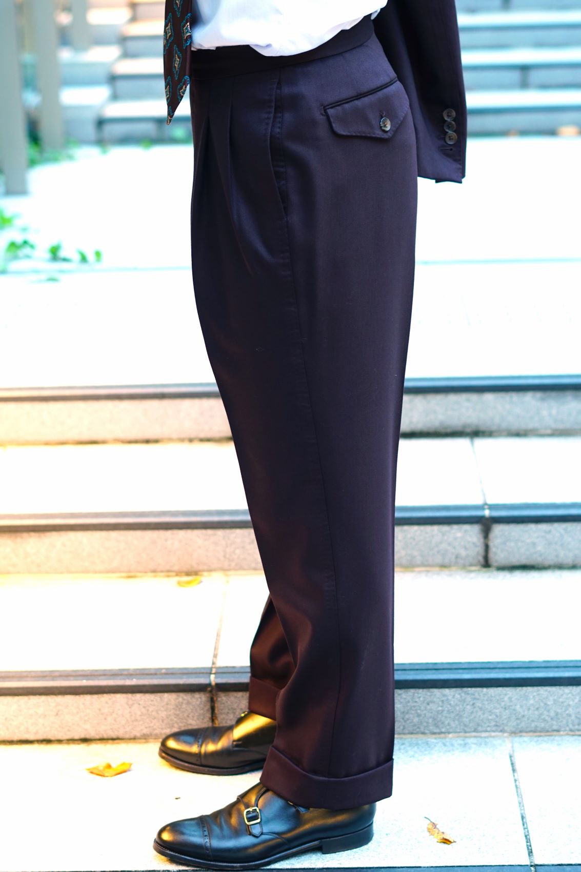 初めての試み。バーガンディーのダブルスーツをクラシックに